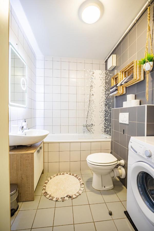 Flexible Selfcheckins 15 & 19 - Zagreb - Garage - Loggia - New - Apartments Repinc Buitenkant foto