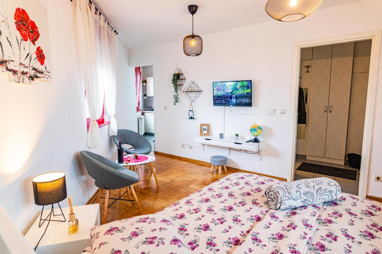 Flexible Selfcheckins 15 & 19 - Zagreb - Garage - Loggia - New - Apartments Repinc Buitenkant foto