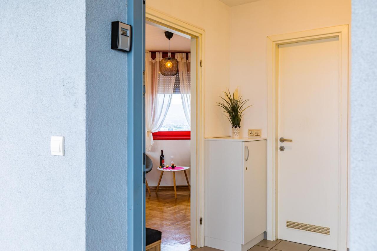 Flexible Selfcheckins 15 & 19 - Zagreb - Garage - Loggia - New - Apartments Repinc Buitenkant foto